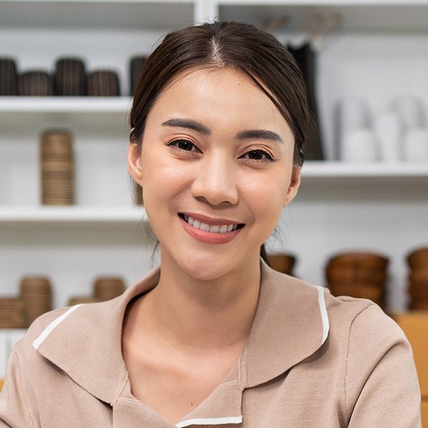 Portrait of Asian woman sell vase product online